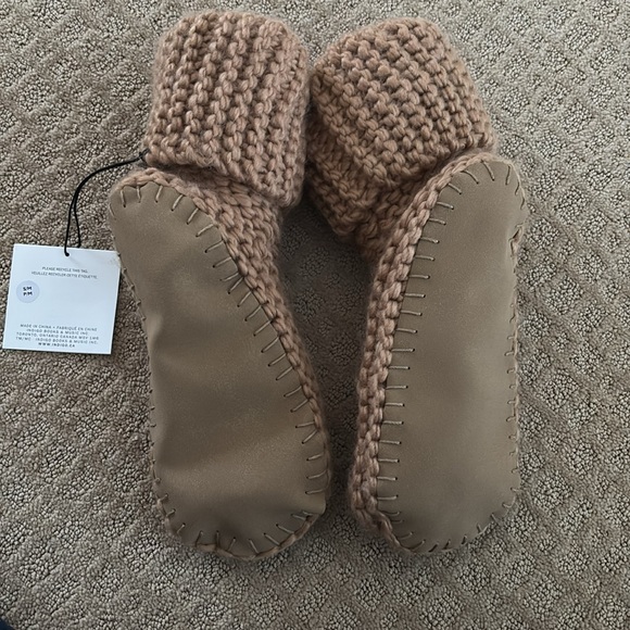Reading Booties - Picture 2 of 4